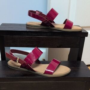 Journee Collection Lavine Glossy Thick Two Strap Patent Red Sandals Size 7 NEW